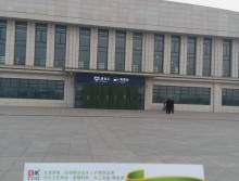 遛紙小分隊(duì)在白溝批發(fā)市場(chǎng)宣傳西安展會(huì) (5)